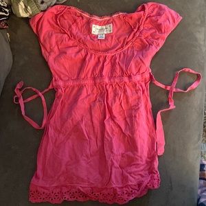 Shirt from American eagle. Dark pink. Ties in the back. Extra small.